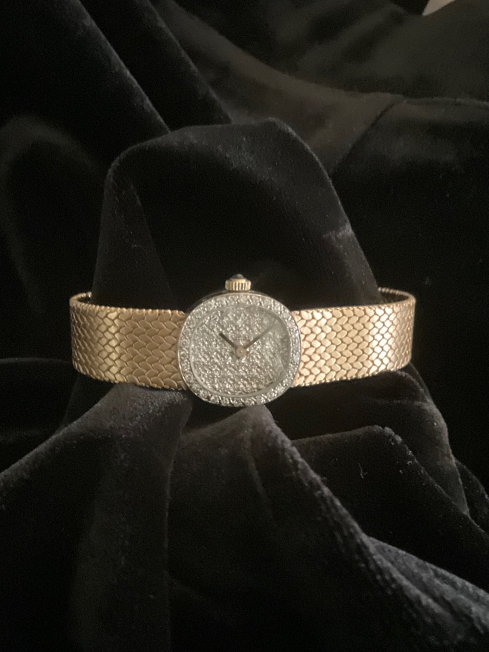 Exquisite 14K Yellow Gold Diamond Bracelet Watch with Diamond Dial and Bezel